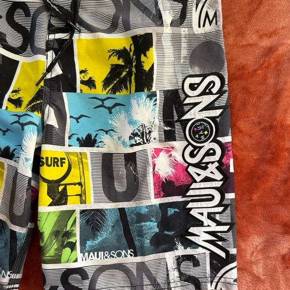 Maui and Sons Vibrant Graphic Athletic Shorts Boys SIZE 10 - Picture 5 of 6